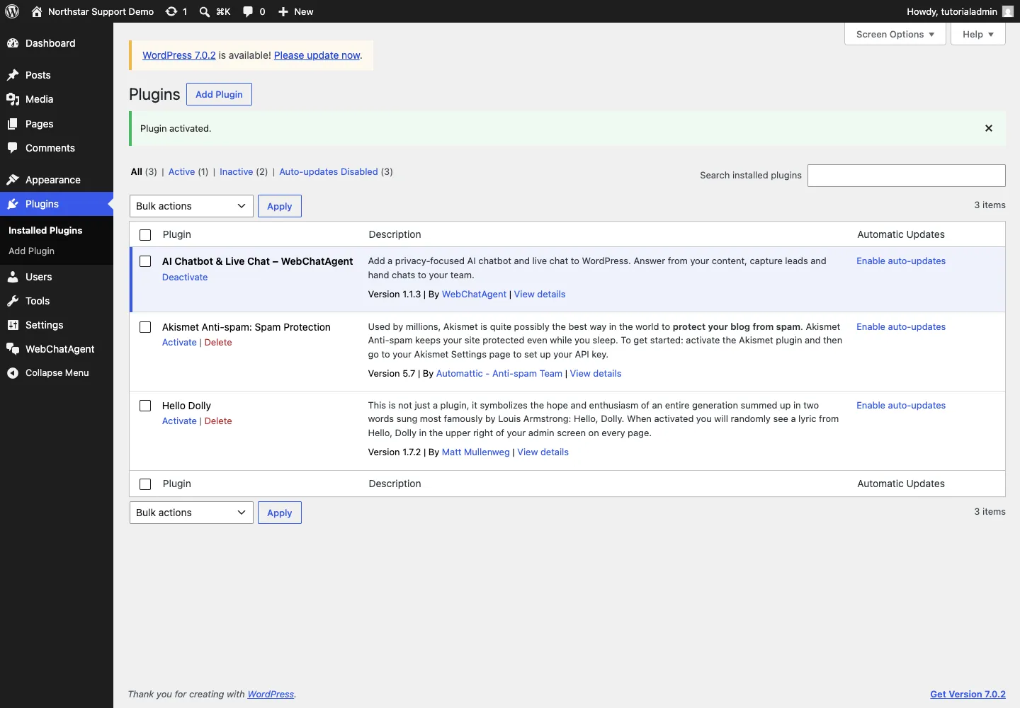 Englische WebChatAgent-Oberfläche: Aktives Plugin und neuen Menüpunkt prüfen