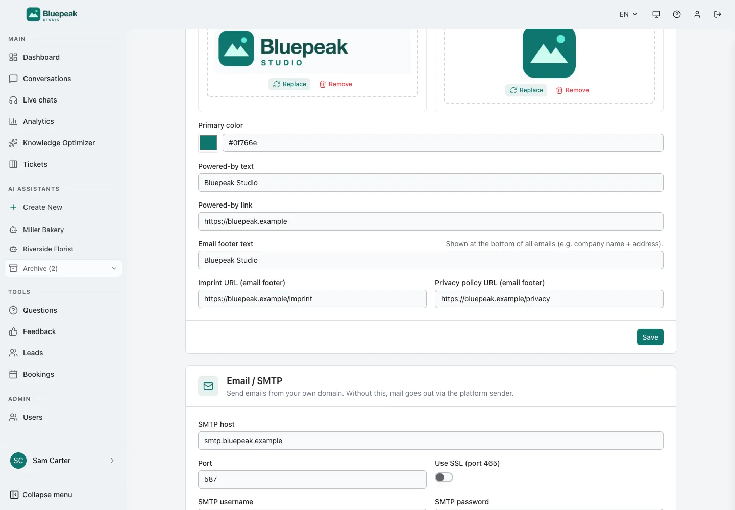 Интерфейс WebChatAgent, показывающий брендинг и ссылку powered-by